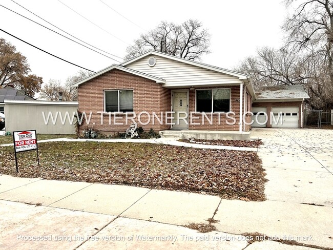 Building Photo - Spacious 3 bed/1 bath in great location!