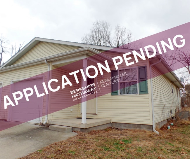 Building Photo - 2 Bedroom Duplex - North