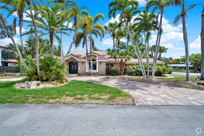 Building Photo - 7405 SW 134th St Rental