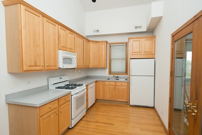 Photo - 2247 W Diversey Ave Unit J06P