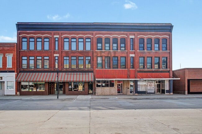 Building Photo - 1214 2nd St Unit 8