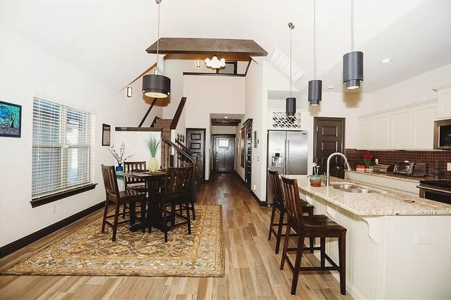 Photo - 1804 SW Riverstone Rd