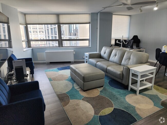 Building Photo - 5701 N Sheridan Rd Unit 7F Rental