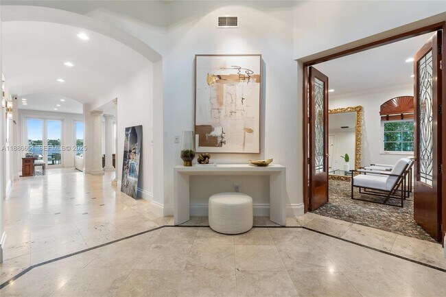 Photo - 305 N Hibiscus Dr