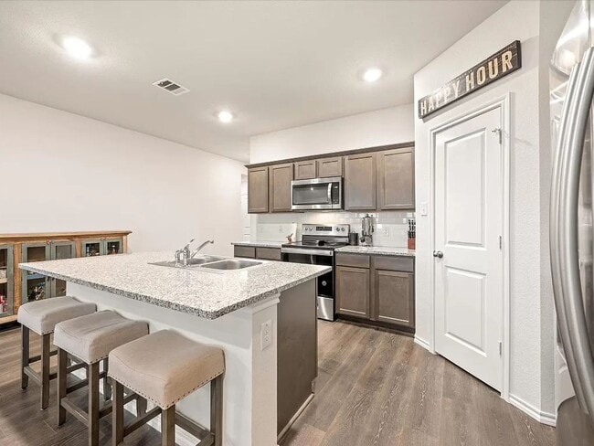 Photo - 805 Fueller Dr