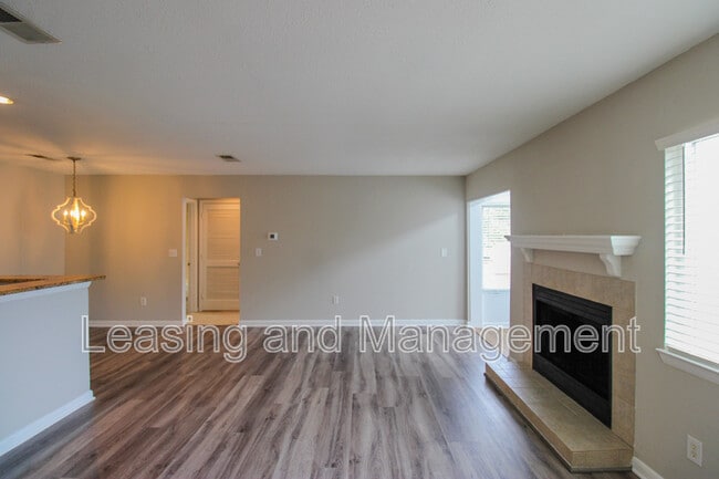 Photo - 271 Alexandra Dr Unit 12