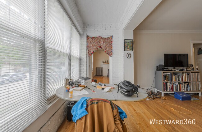 Photo - 1406 W Farragut Ave Unit #1