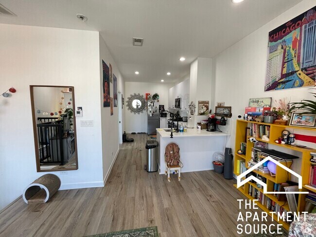 Building Photo - 711 N Elizabeth St Unit 3F Rental