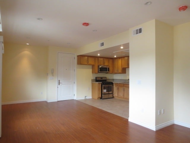Photo - 14826 Vanowen St Unidad 201