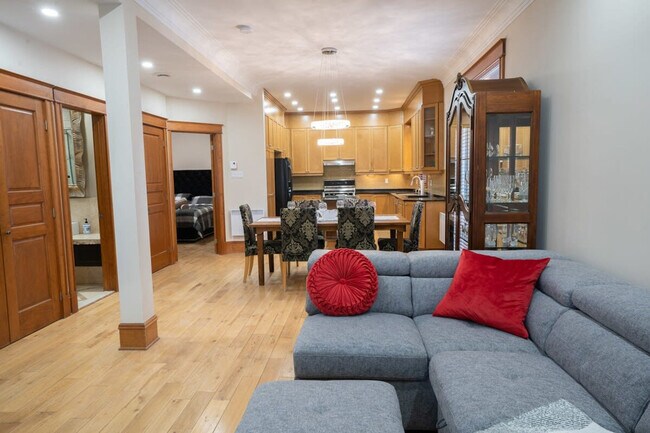 Building Photo - 1475 Rue Saint-Zotique Est