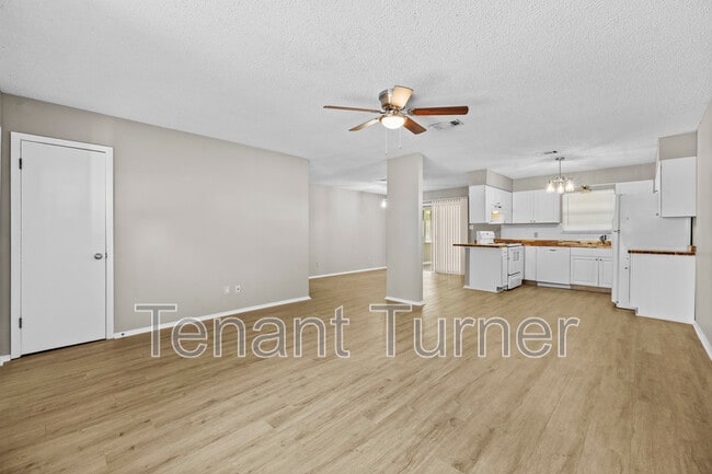 Photo - 329 Springdale Cir
