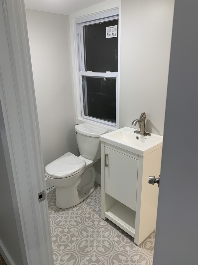 Bathroom 2 - 552 N Pennsylvania Ave Townhome