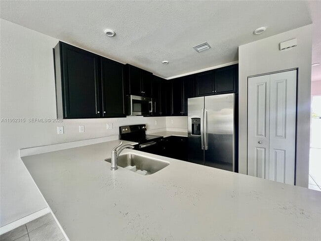 Building Photo - 1045 NW 4th Ter