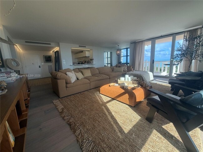 Photo - 1121 Crandon Blvd Unidad D608