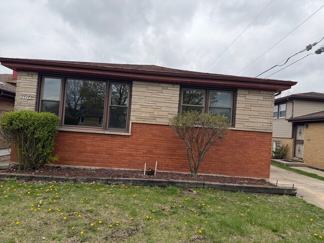 Building Photo - 7514 S Trumbull Ave