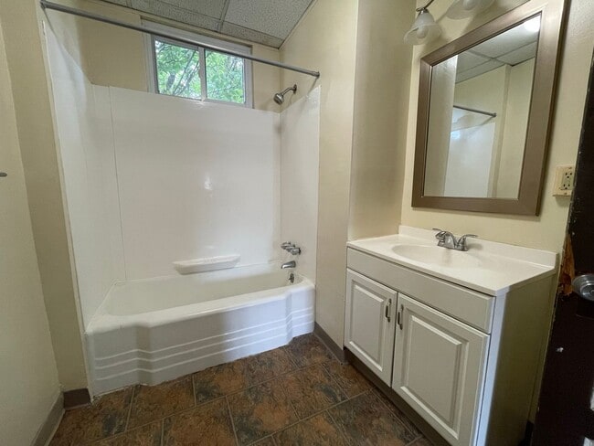 Photo - Spacious 3 Bedroom Oakland Townhouse with ...