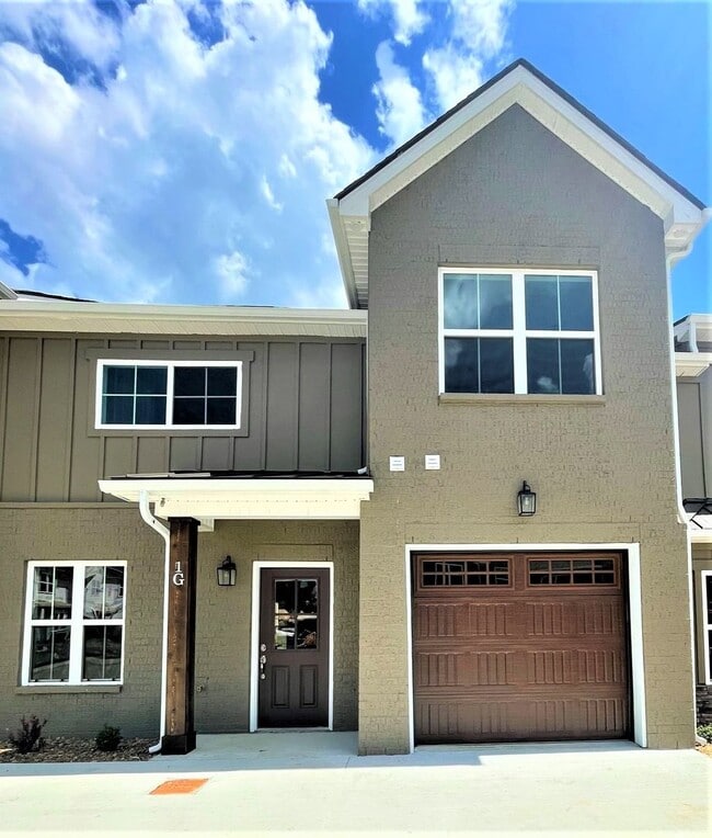 Building Photo - Horse Mountain Townhome
