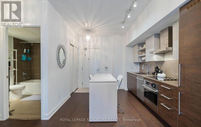 Photo - 1030 King St W Unit 456