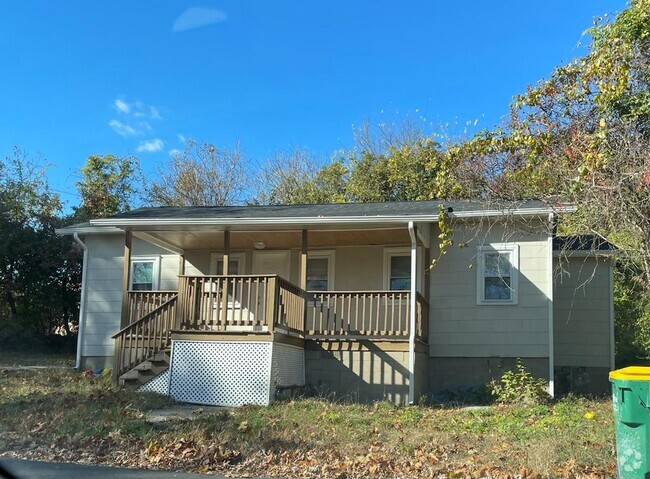 Building Photo - 907 Cedar St Rental