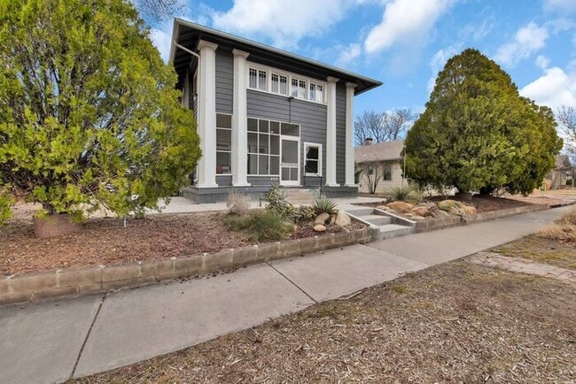 Photo - Renovated 2 Bedroom in Downtown Victorian Complex
