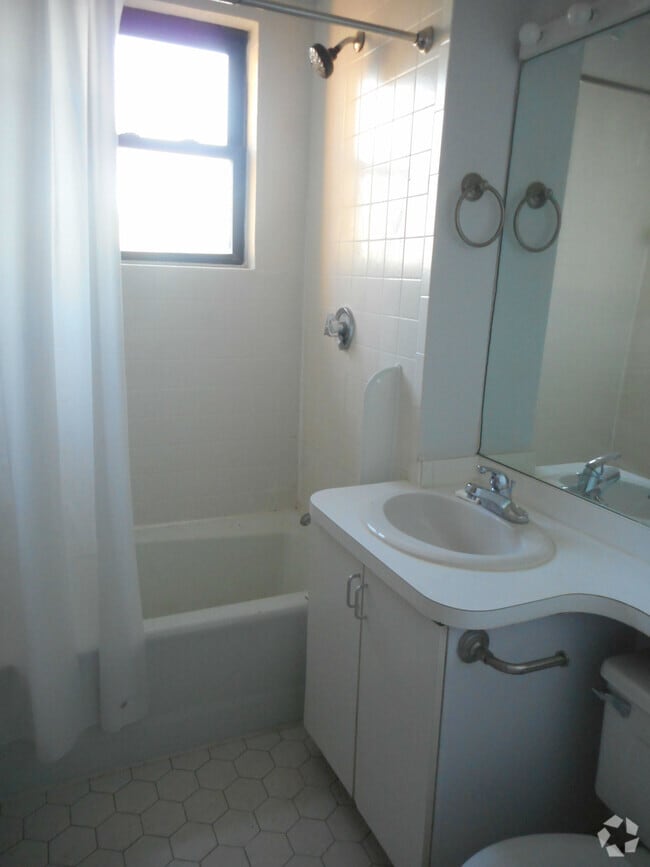 Building Photo - 842 Beacon St Rental