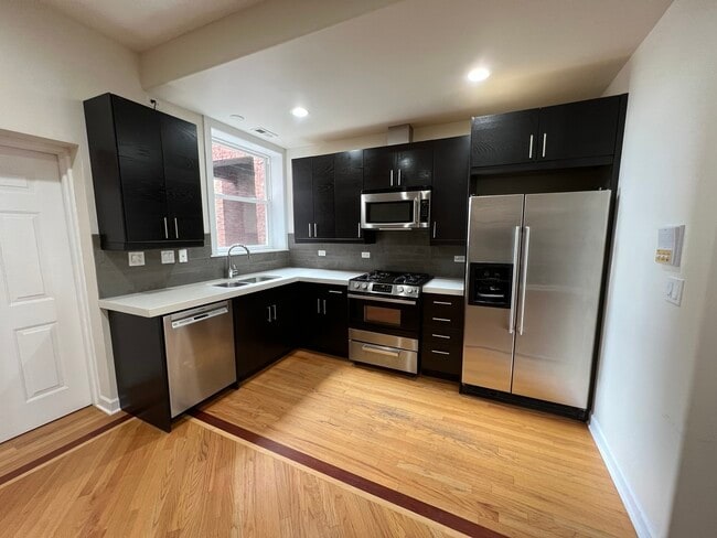 Photo - 2318 W Augusta Blvd