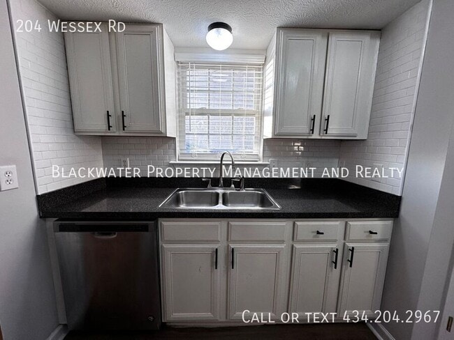 Photo - 204 Wessex Rd