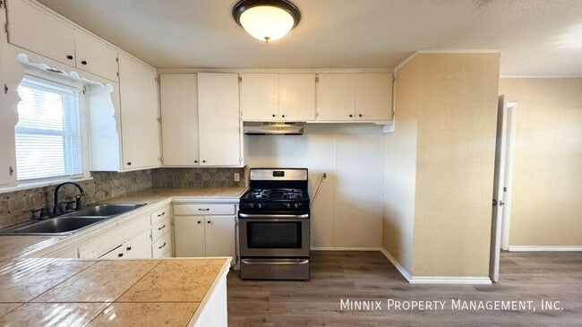 Photo - 3005 49th St