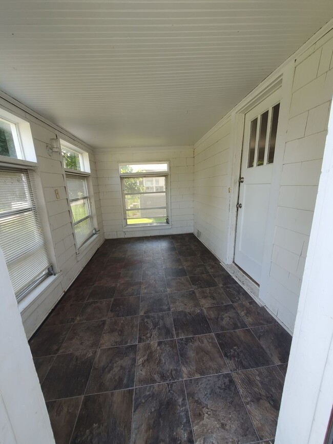 Photo - 3 Bedroom 1 Bath House in Rock Island