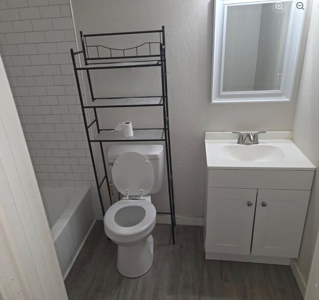 Photo - 413 E Washington Ave