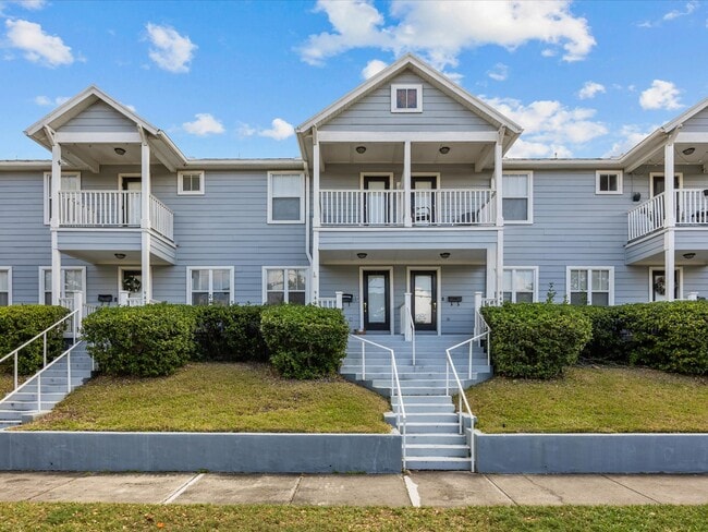 Building Photo - 945 N Fern Creek Ave Rental