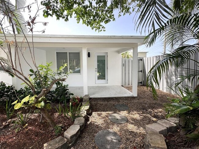 Building Photo - 2201 NE 9th Ave Unit 3