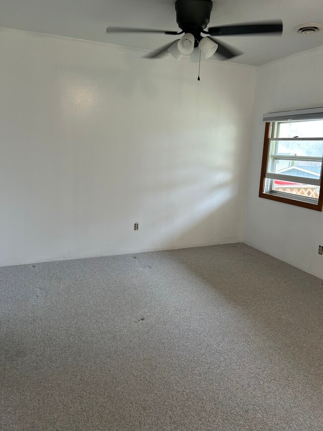 Bedroom - 4629 Cemetary Rd Unit 2