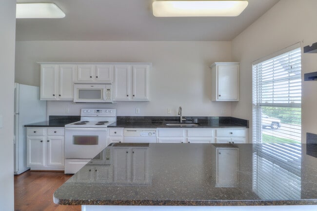 Photo - 702 Vernon Ave
