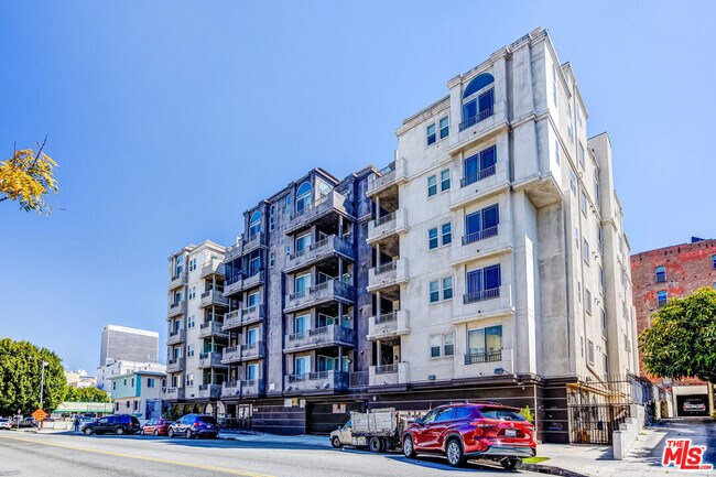 Building Photo - 848 Irolo St Unit 105