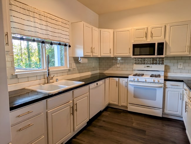 Photo - 200 Whispering Pine Pl