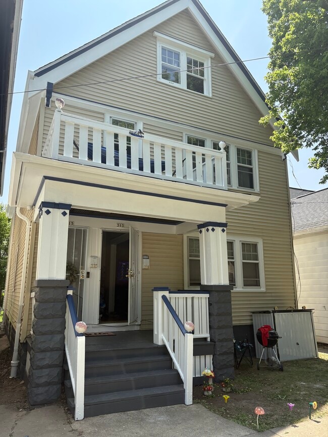 Photo - 315 E Garfield Ave Unit Upper