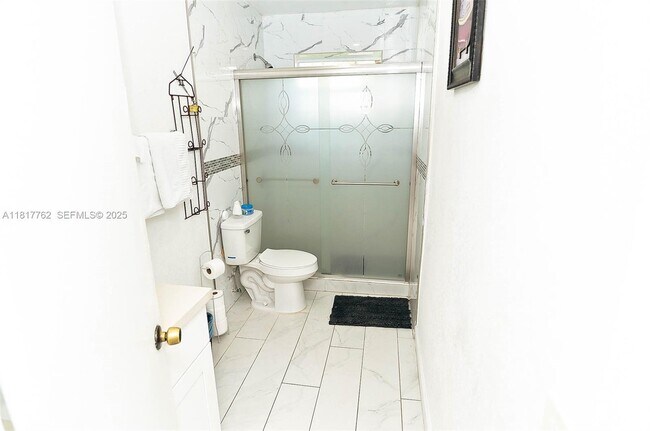 Photo - 240 NW 197th St