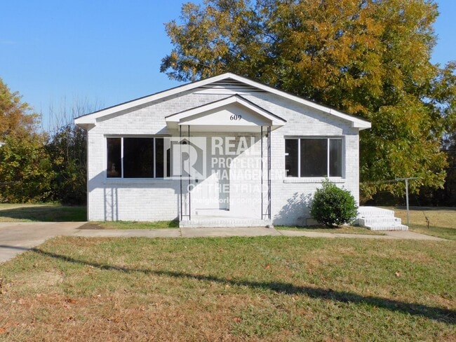 Building Photo - 3 bed/1.5 bath Bungalow in the Heart of Hi... Rental