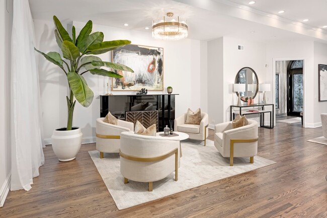 Photo - 32 E Bellevue Plz