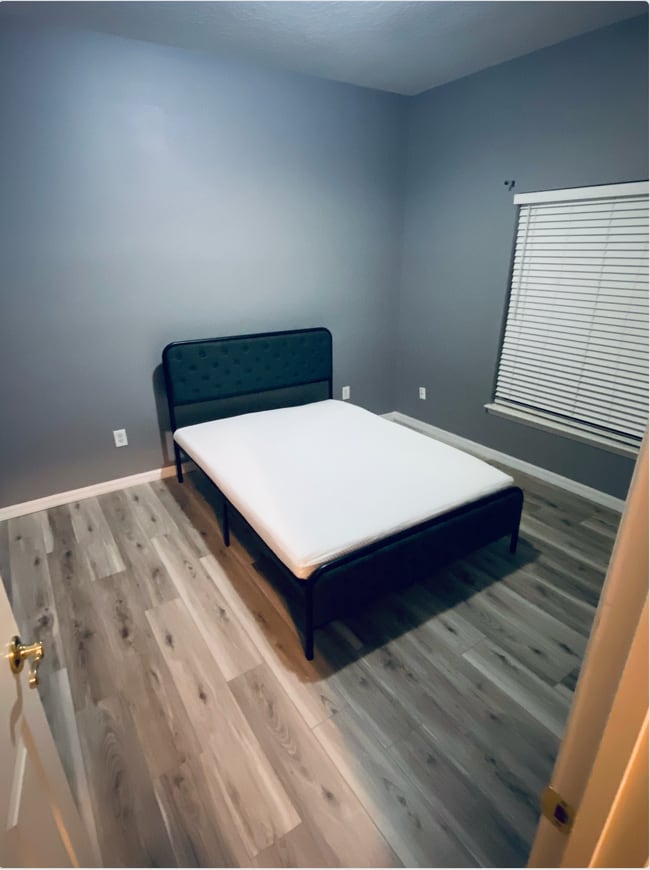 Building Photo - 232 Hill Street Unit Room C