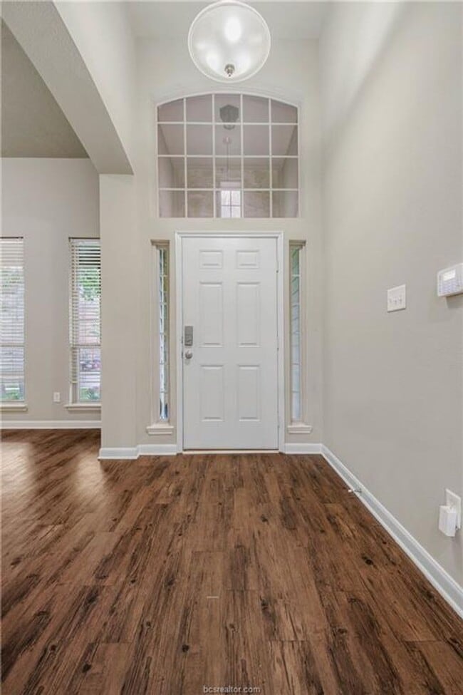 Photo - Available NOW! 3/2 in highly desirable Creek Meadows!!