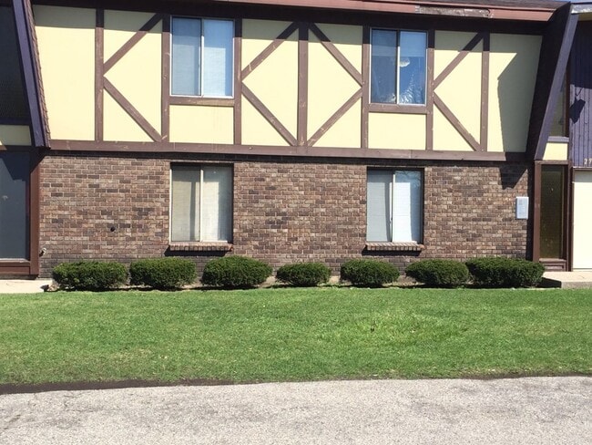 Building Photo - 2910 Gardentown Dr SW Unit 9 Rental
