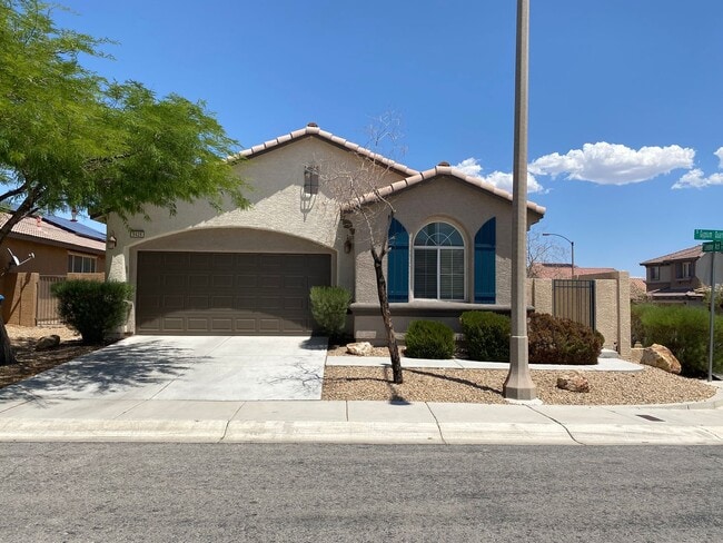 Beautiful 3 bed/2 bath home located in the... - Beautiful 3 bed/2 bath home located in the...