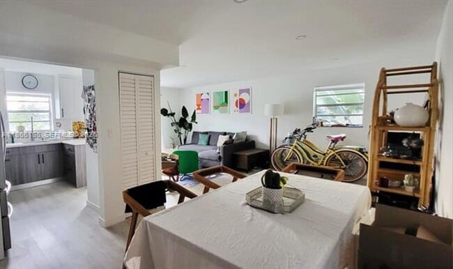 Photo - 1605 Meridian Ave Unidad 1605 Meridian Ave  401