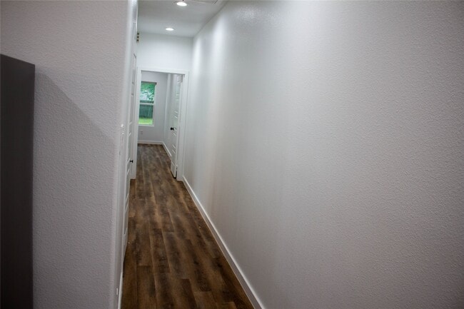 Building Photo - 106 Runnels St