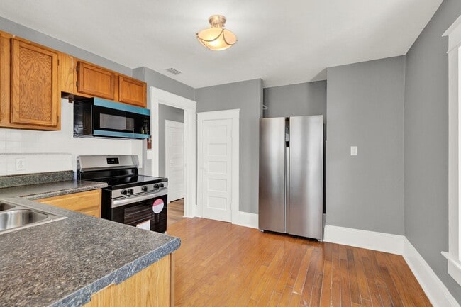 Photo - Beautifully renovated 3-bedroom, 2-bathroom upstairs apartment in the heart of historic Eustis!
