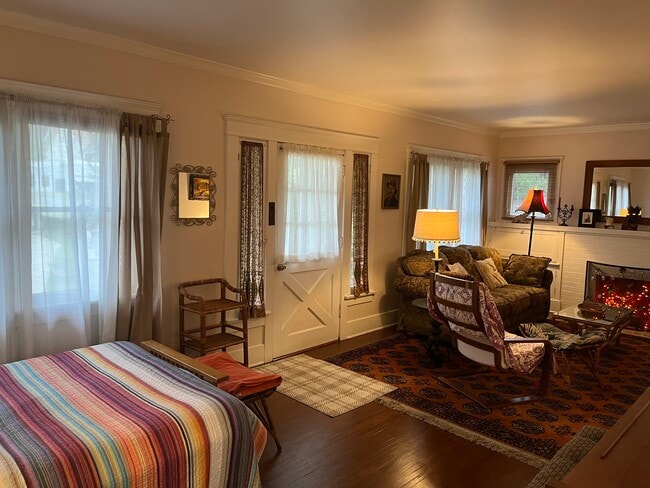 Photo - 318 E Colorado Blvd