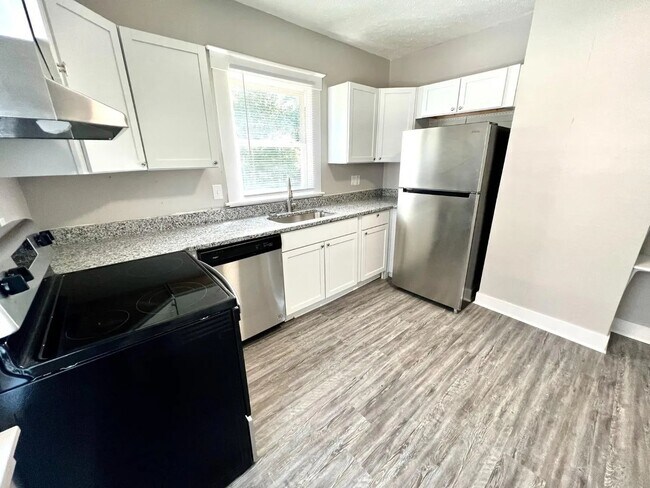 Photo - 1823 Sundale Ave