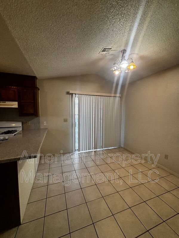 Photo - 1808 W 58th St